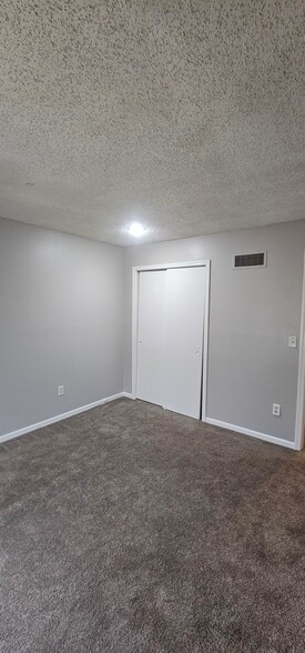 Building Photo - 11418 E 71st St