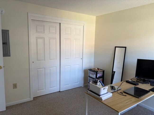 Building Photo - 807 White Cedar Blvd