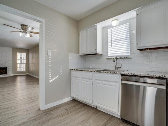 Building Photo - 10650 Steppington Dr