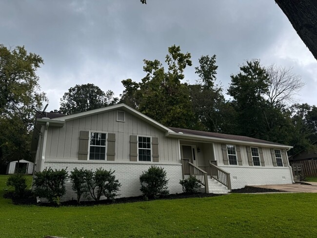 Building Photo - 3037 Summer Lake Dr