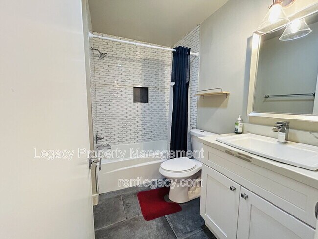 Building Photo - 134 Hartnell Pl