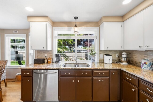 Building Photo - 3511 Blue Blossom Dr