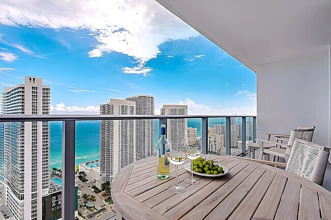 Building Photo - 4010 S Ocean Dr