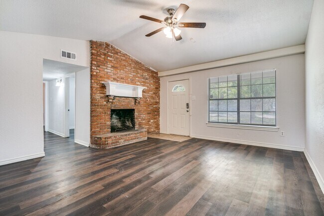 Building Photo - 818 Quinette Dr