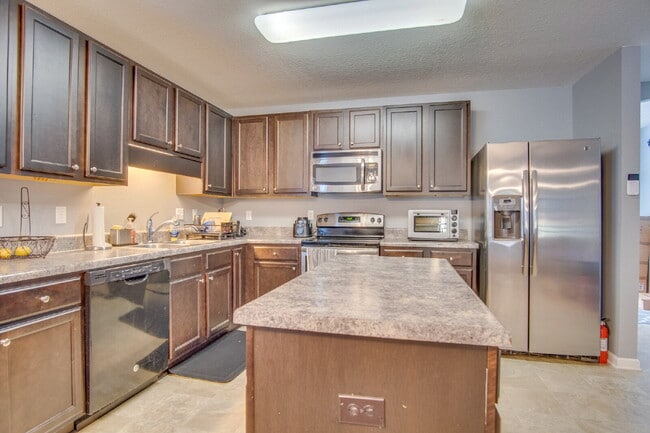 Building Photo - Charming 3-Bedroom Home in Central Pensacola with Open Layout and Fenced Yard