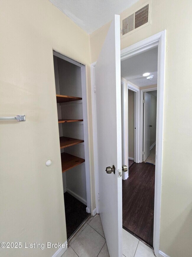 Building Photo - 3217 Springfield Dr
