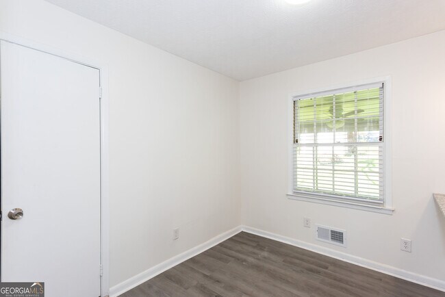 Building Photo - 6551 Bussell Way