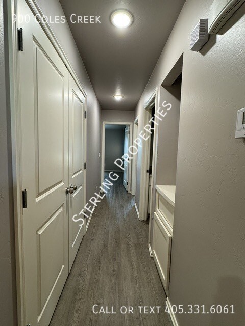 Building Photo - 900 Coles Creek