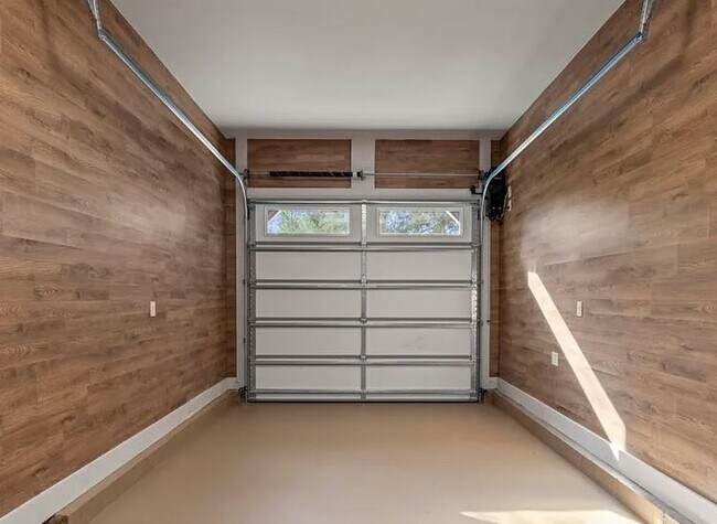 Building Photo - 16 Justin Ct