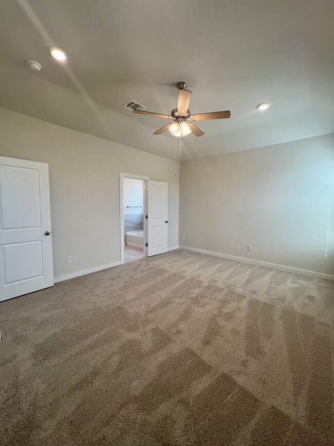 Building Photo - 14438 Inspiration Pt