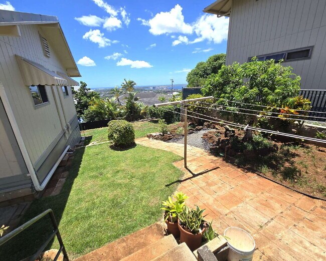 Building Photo - Renovated 2br/1ba Halawa Heights Cottage with Pearl Harbor Views!