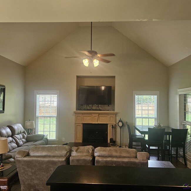 Building Photo - 316 Montview Way