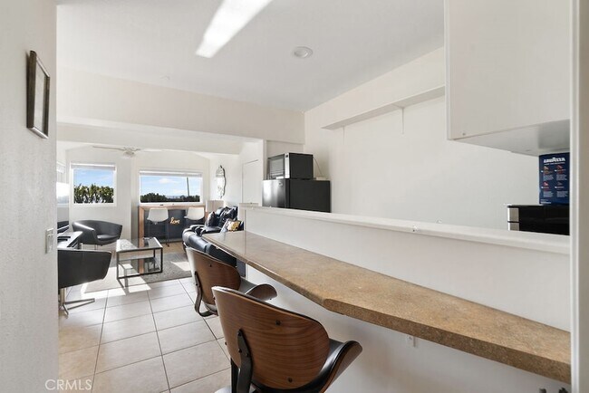 Building Photo - 640 N Coast Hwy