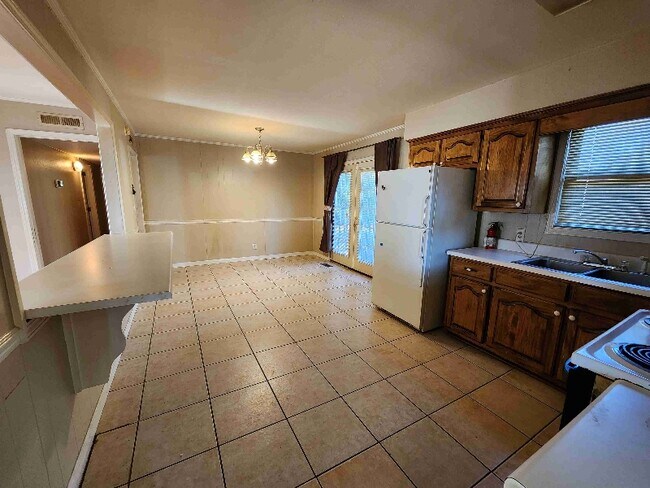 Building Photo - 5520 17th St E