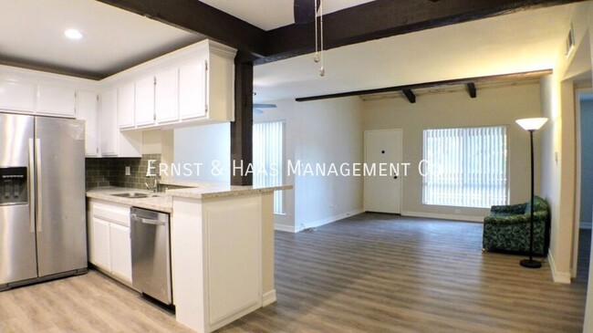 Building Photo - 3707 Country Club Dr