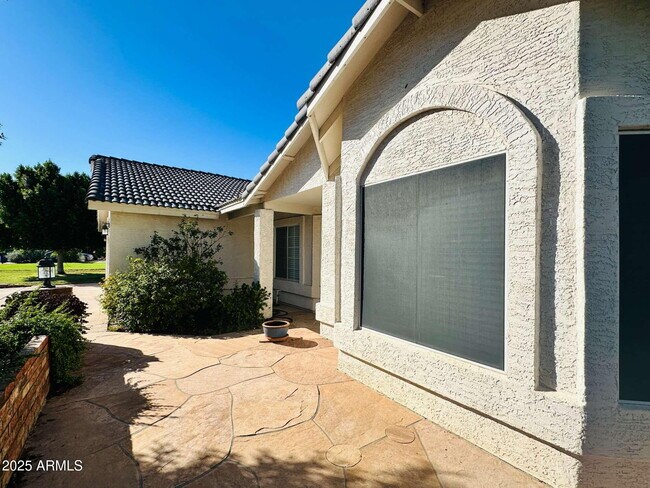 Building Photo - 2110 E Enrose Cir