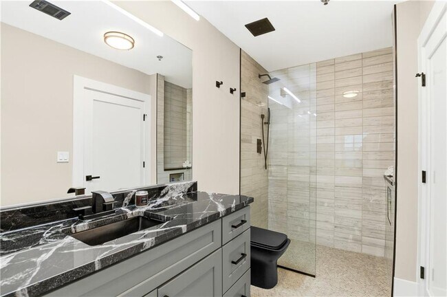 Building Photo - 250 Pharr Rd NE