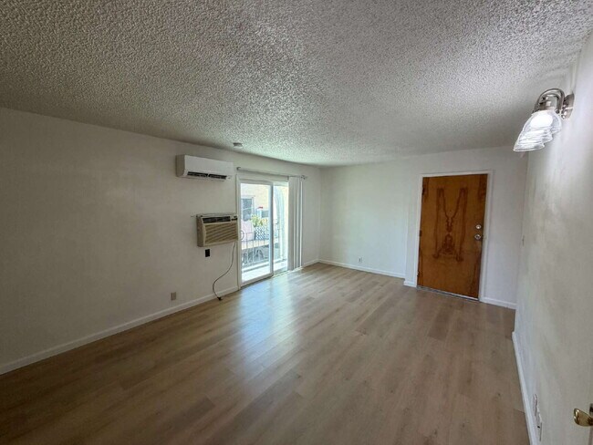 Building Photo - "Charming 2-Bed Oasis with Granite Countertops in Concord's Heart!"