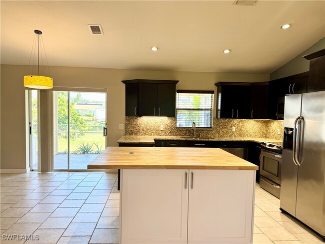 Building Photo - 9155 Aster Rd