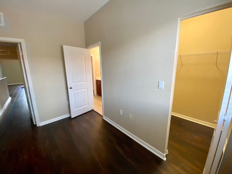 Building Photo - 3538 NW 29th Ct