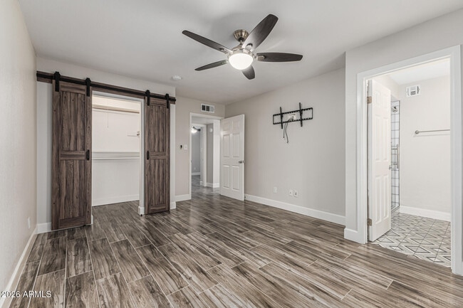 Building Photo - 3217 N Ellis St