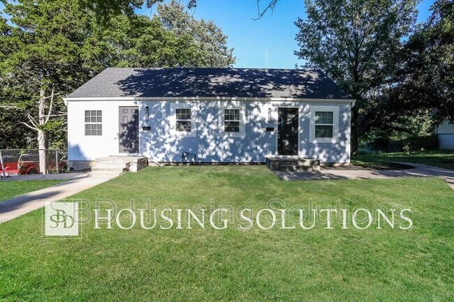 Primary Photo - 1401 S Hedges Ave