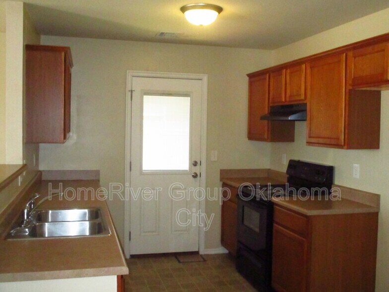 Building Photo - 8509 SW 46th Pl