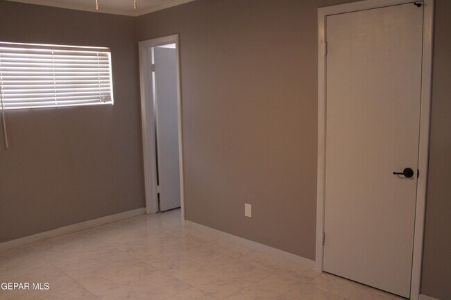 Building Photo - 1507 Dennis Cir