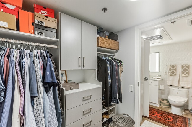 Building Photo - 1115 S Alamo St