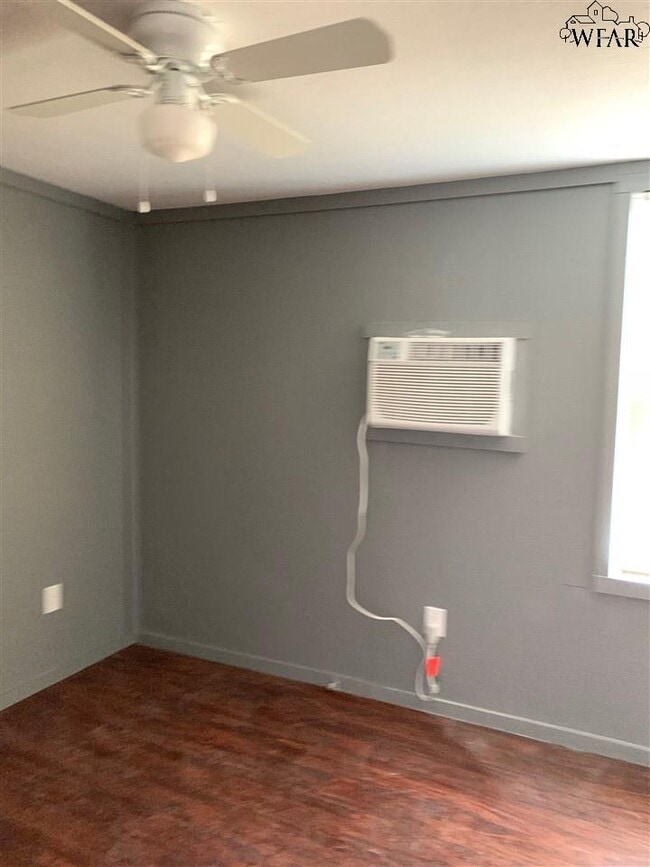 Building Photo - 1704 Pearl Ave