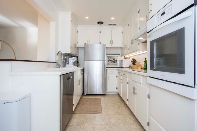 Building Photo - Perfect Family Home in Flats of Kentfield ...