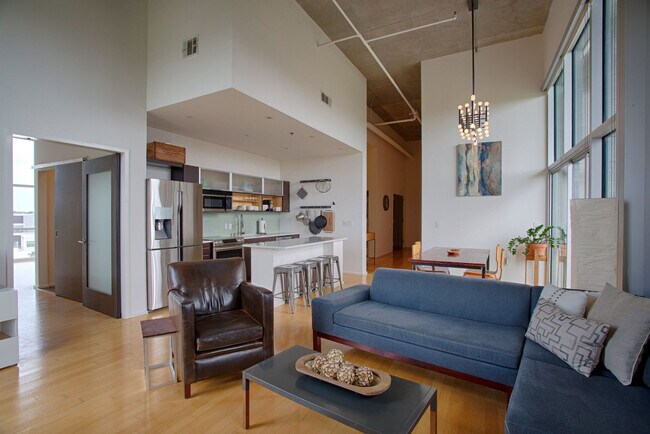 Building Photo - 2115 Yeaman Pl