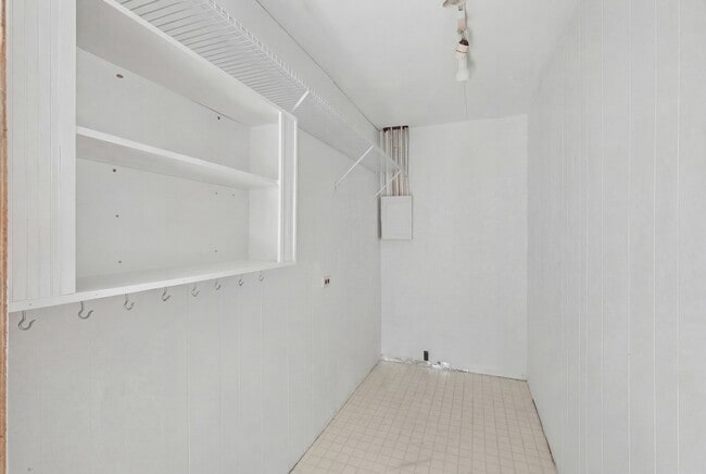 Building Photo - 5611 S Quincy St