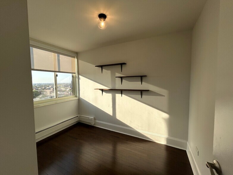 Building Photo - 1350 N Dearborn St