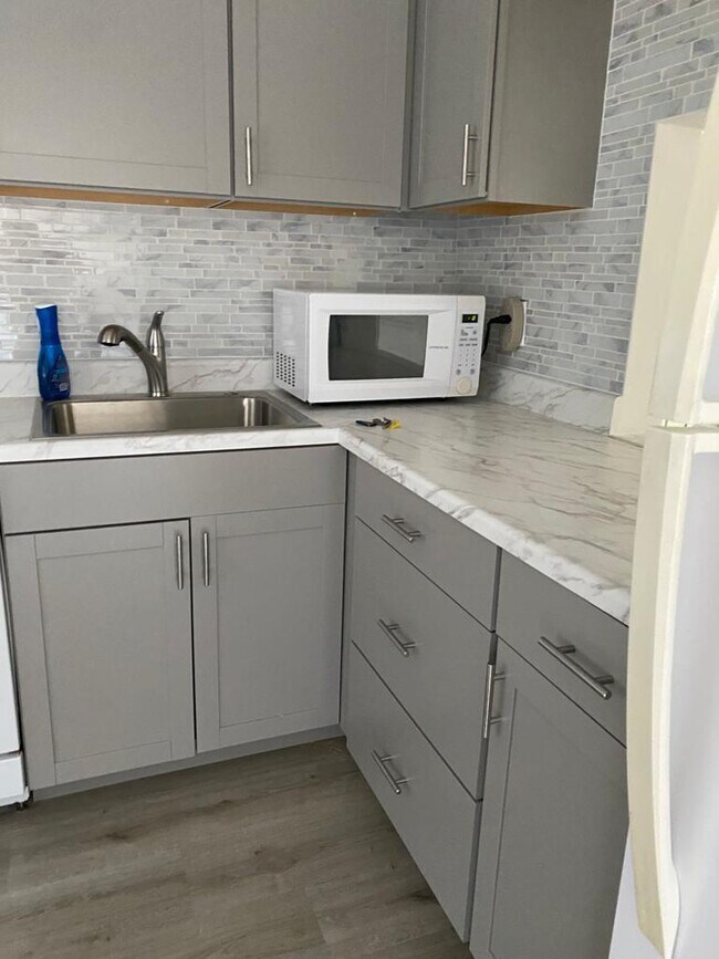 Building Photo - 19 Abbey Ln