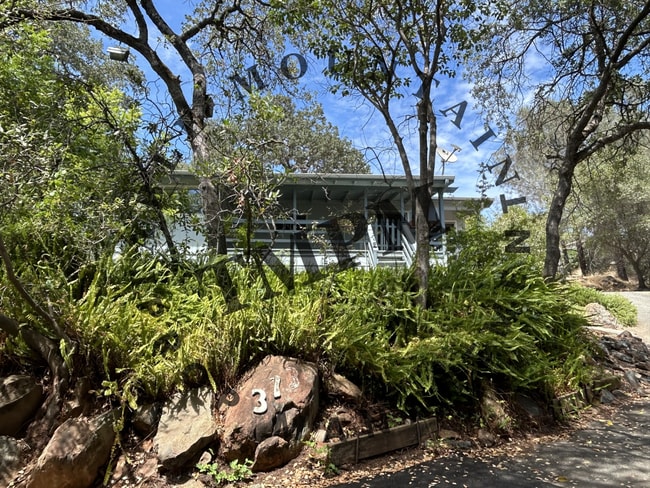 Building Photo - 373 Lodgeview Dr
