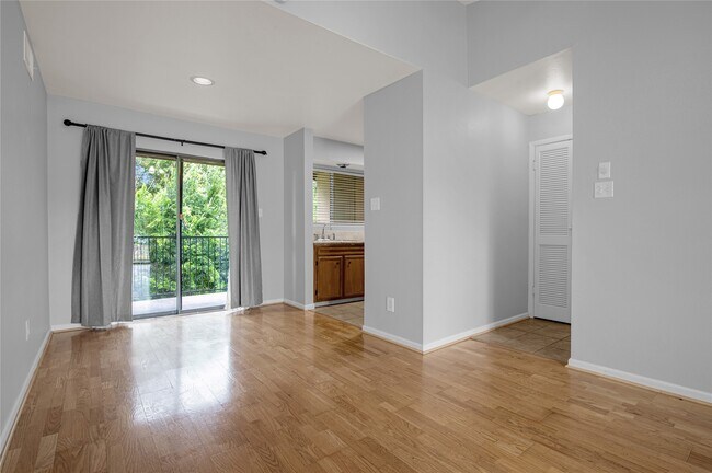 Building Photo - 3300 Pebblebrook Dr