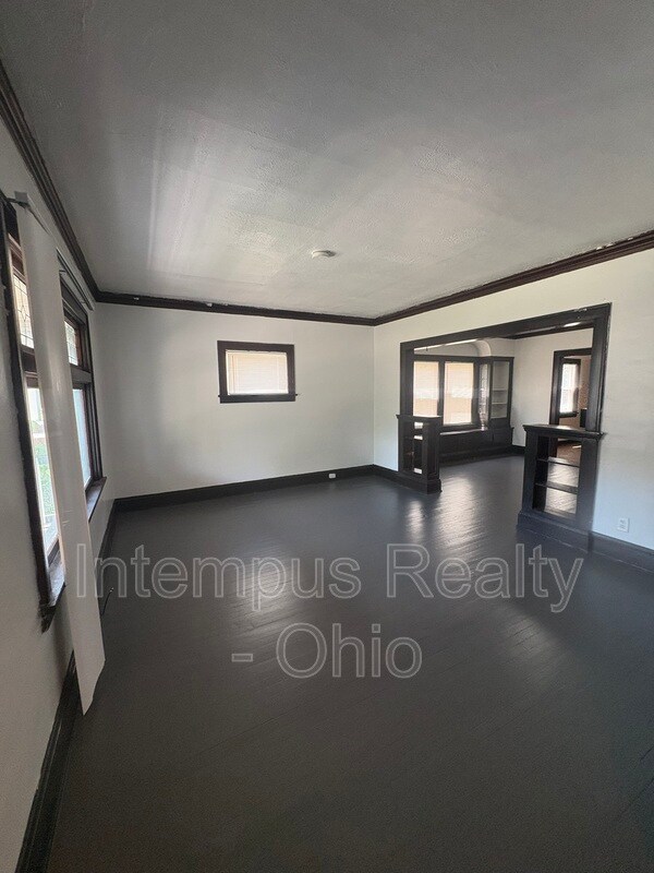 Building Photo - 4072 E 139th St