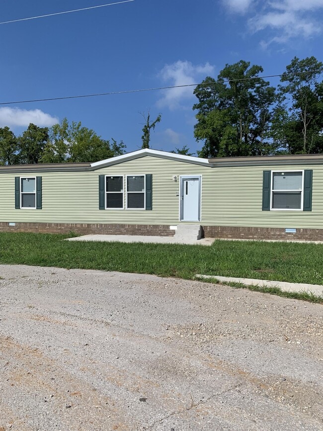 Primary Photo - 104 Bristol St