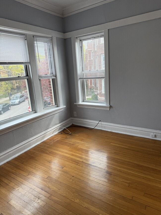 Building Photo - 5958 N Paulina St