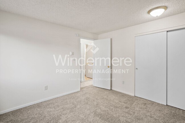 Building Photo - Mission East Apts 2 br/1 bath ground floor...