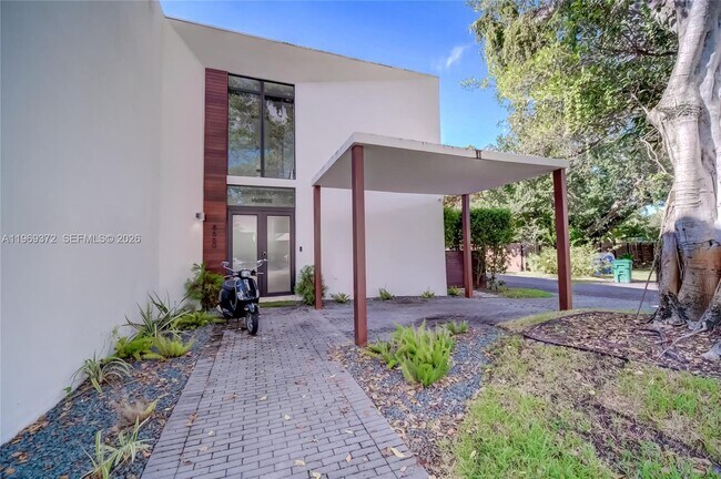 Building Photo - 8660 Arboretum Ln