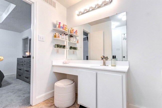 Building Photo - 822 Autumn Point Ln