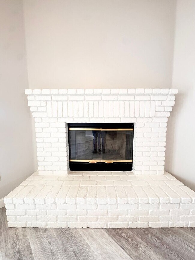 Building Photo - STAY COOL AND SAVE — ENJOY SOLAR-POWERED SAVINGS COMPARED TO STANDARD PG&E RATES