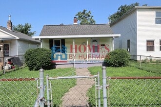 Building Photo - Two Bedroom House | Move in Ready