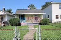 Building Photo - Two Bedroom House | Move in Ready