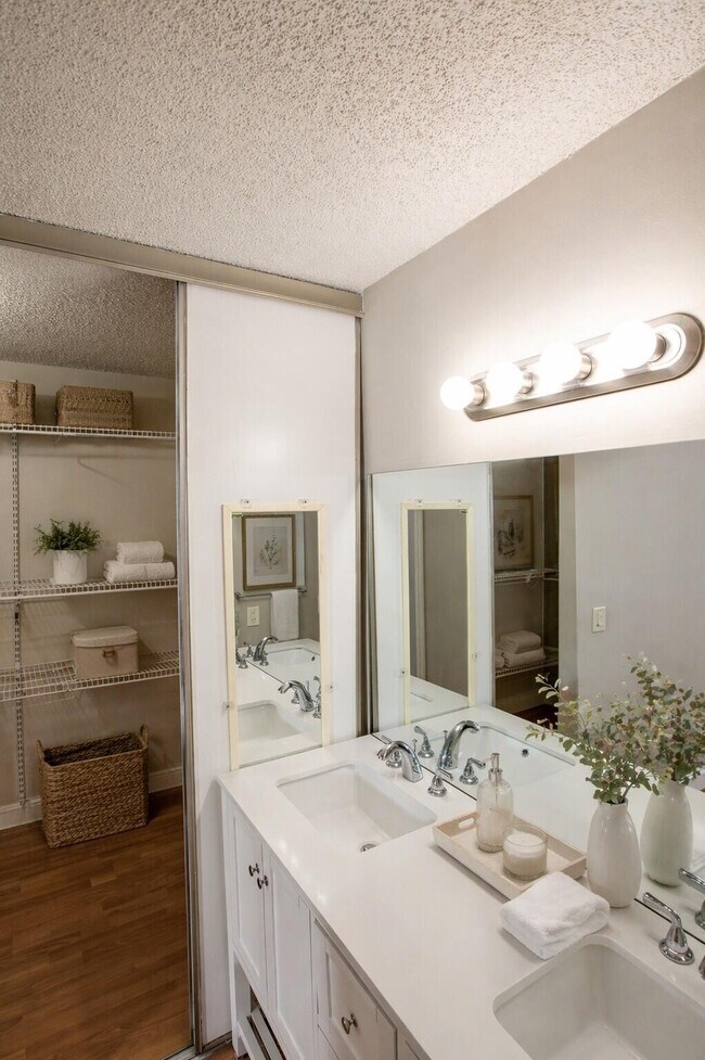 Building Photo - 2738 Carambola Cir S