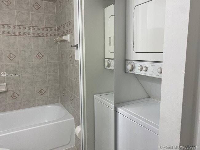 Building Photo - 9525 SW 138th Pl