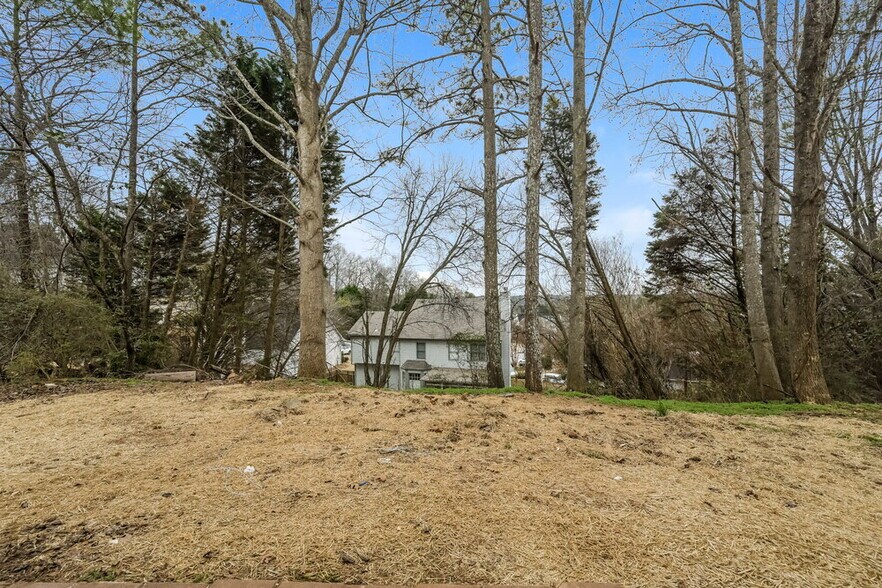 Building Photo - 875 Georgian Hills Dr