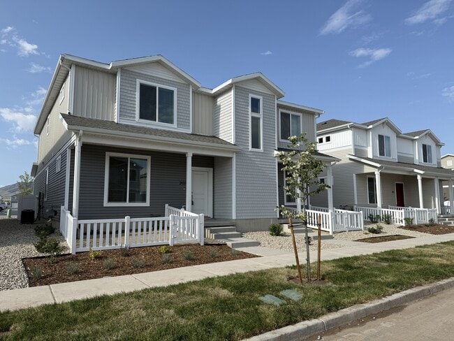 Building Photo - 203 E Arcade Dr